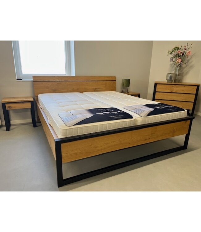 van Os Ledikant Orion incl. nachtkastjes & commode SHOWMODEL