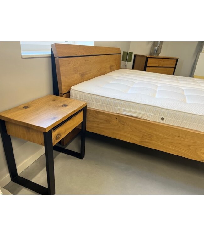 van Os Ledikant Orion incl. nachtkastjes & commode SHOWMODEL