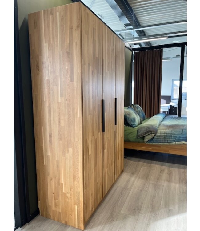 van Os  Linnenkast 3 deurs massief eiken SHOWMODEL