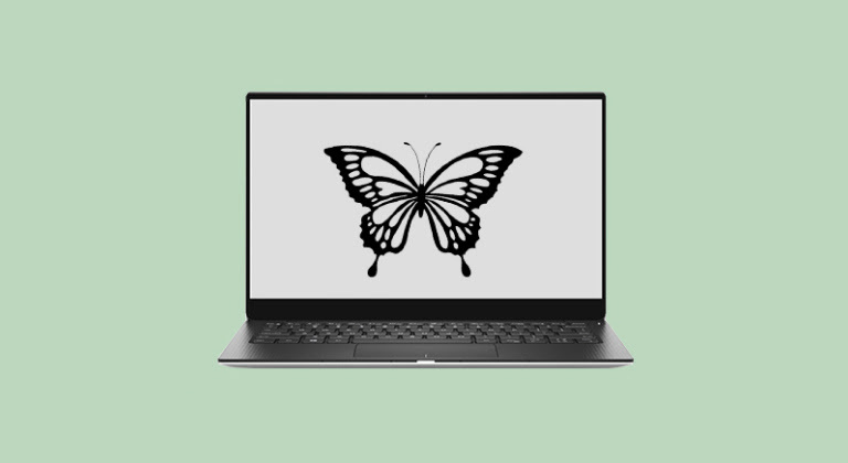 Laptop met een gevectoriseerd ontwerp van een zwarte vlinder op het scherm.
