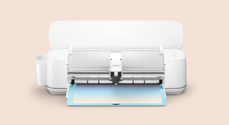 Vooraanzicht van een open LOKLiK iCraft met een blauwe snijmat en holografisch permanent klevend vinyl.