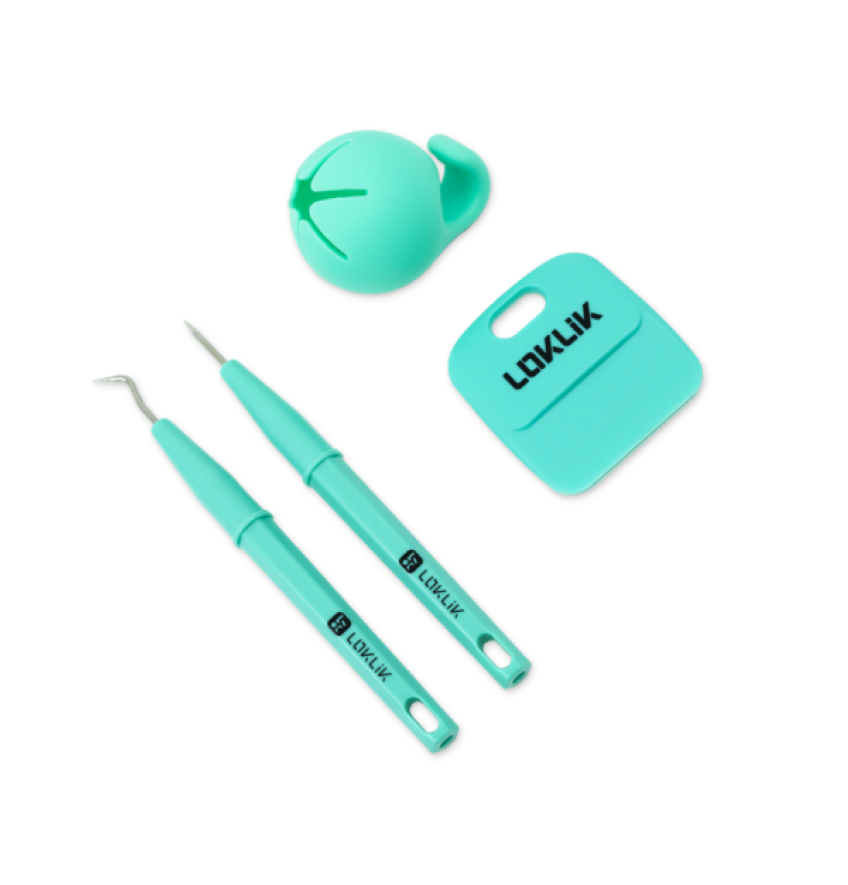 Outils de découpage, grattoir et collecteur de déchets.