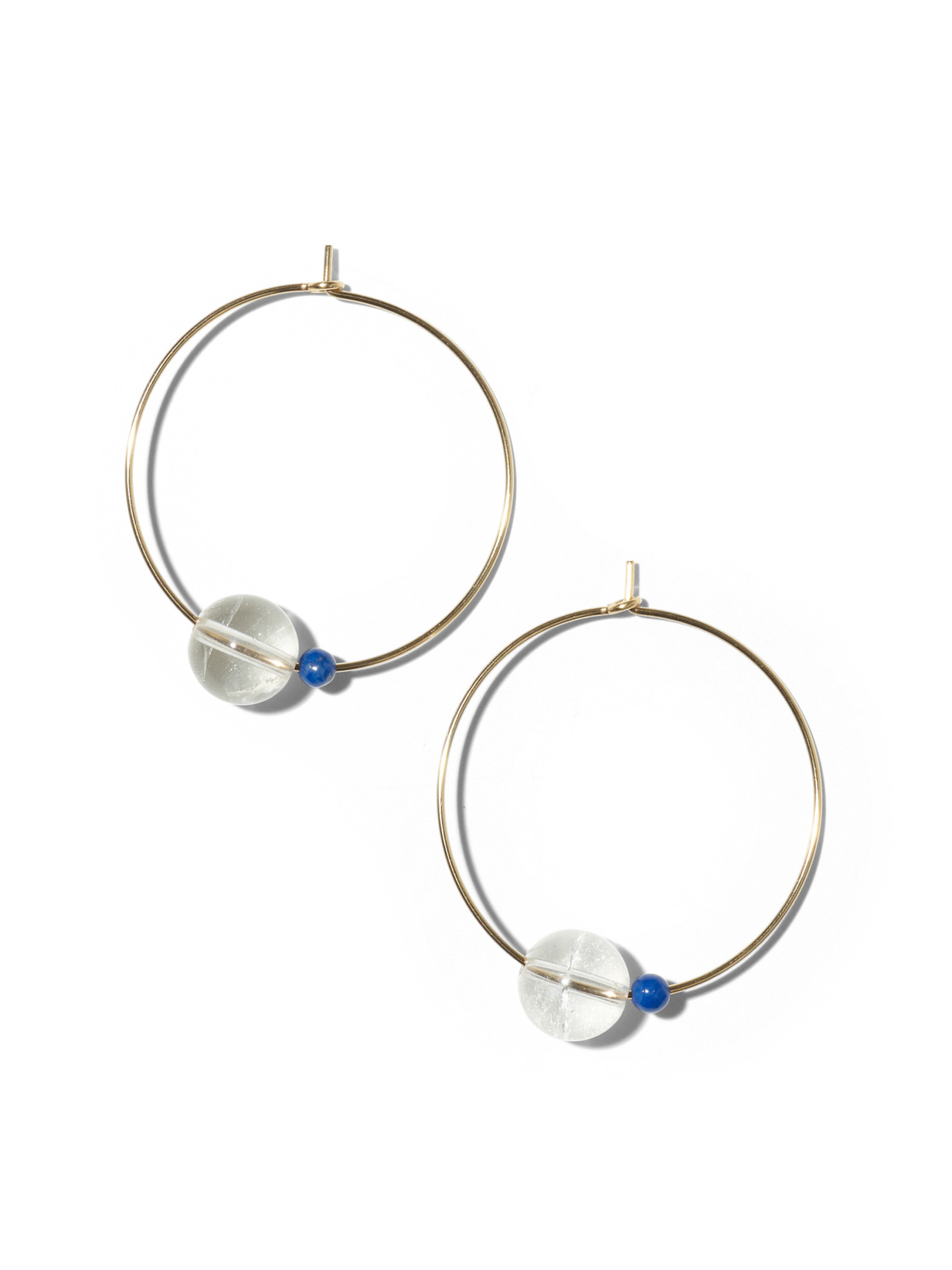 NOUVEL ÉTÉ LALA, Kreolen gross, 14-karat gold filled, Bergkristall und Lapis Lazuli