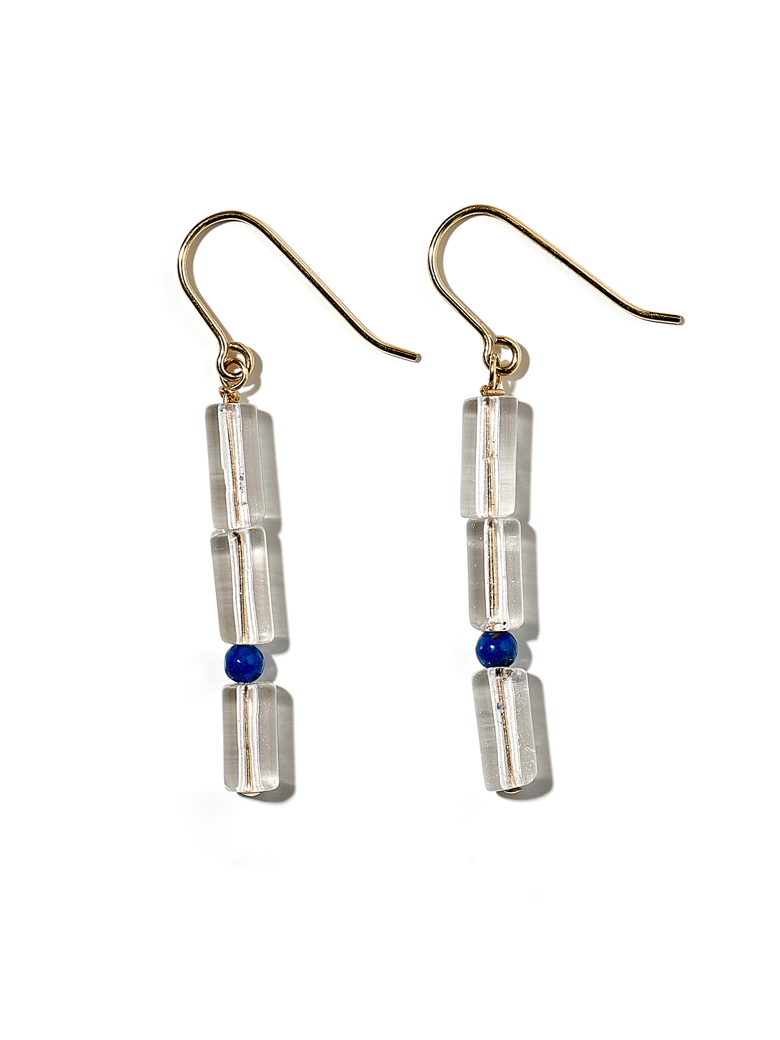 NOUVEL ÉTÉ SABINA, Ohrhänger, 14-karat gold filled, Bergkristall und kleiner Lapis Lazuli