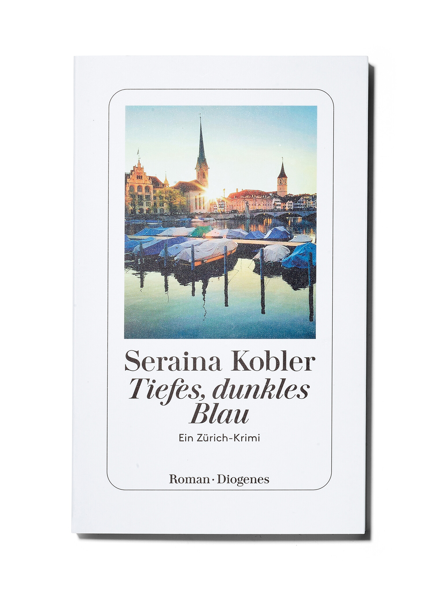 Tiefes, dunkles Blau