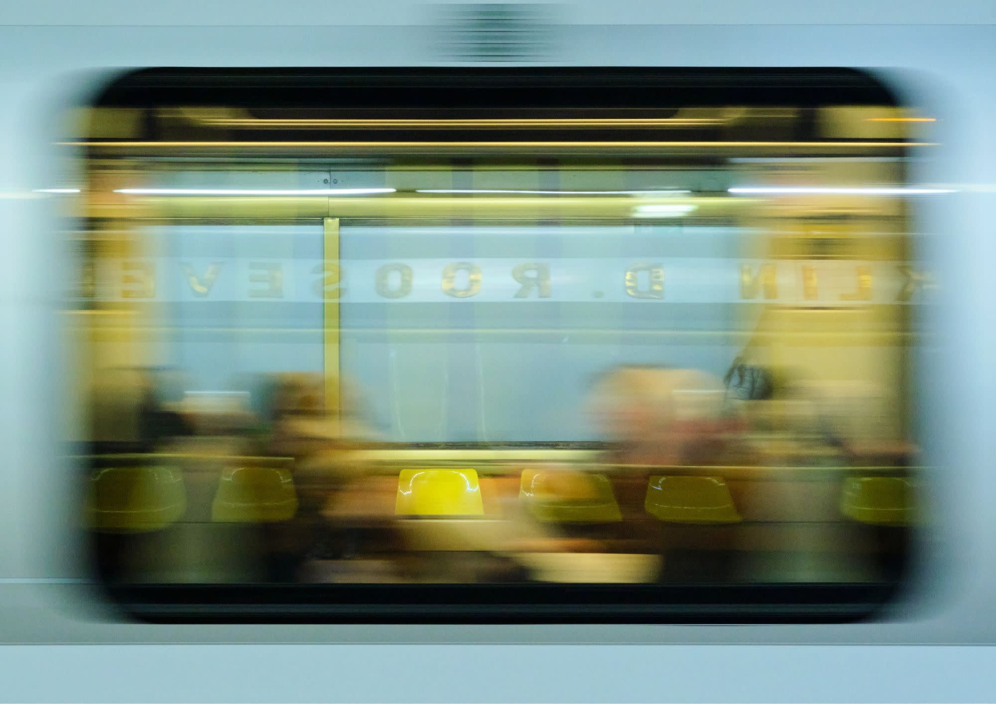 NOUVEL ÉTÉ Fine Art Print CHAISES JAUNES N°1 in verschiedenen Formaten