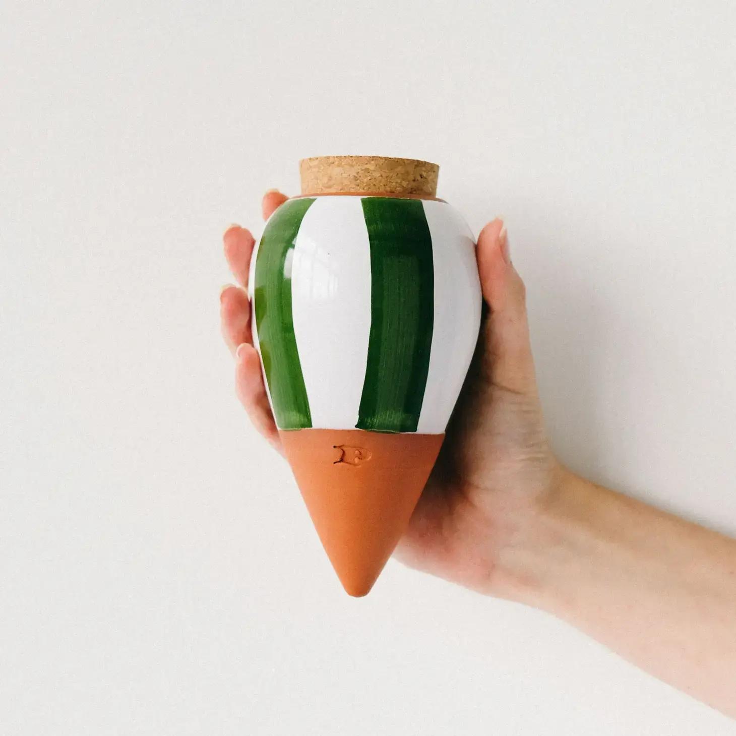 Oya, Wasserspender aus Terrakotta, grün / weiss gestreift