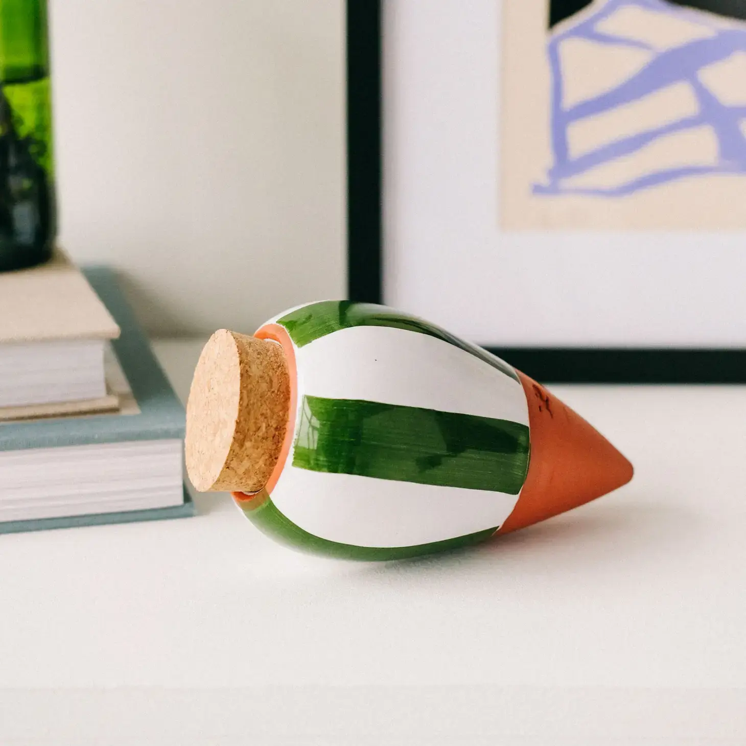 Oya, Wasserspender aus Terrakotta, grün / weiss gestreift