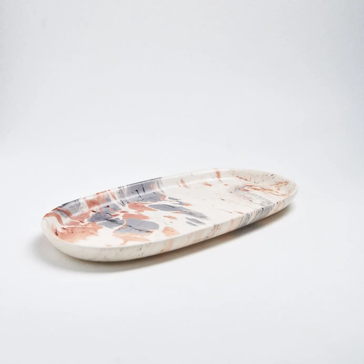 EGG BACK HOME Ovales Tray in Marmoroptik