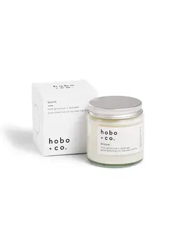 HOBO + CO kleine Kerze im Glas aus Sojawachs Rosengeranie und Lavendel
