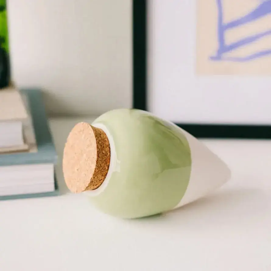 Oya, Wasserspender aus Terrakotta,  pastellgrün