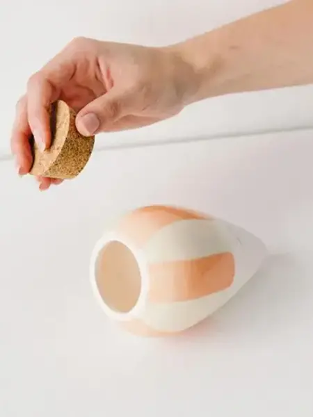 PEPIN. Oya, Wasserspender aus Terrakotta,  gestreift orange/cream