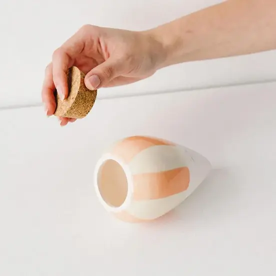 Oya, Wasserspender aus Terrakotta, gestreift orange/cream