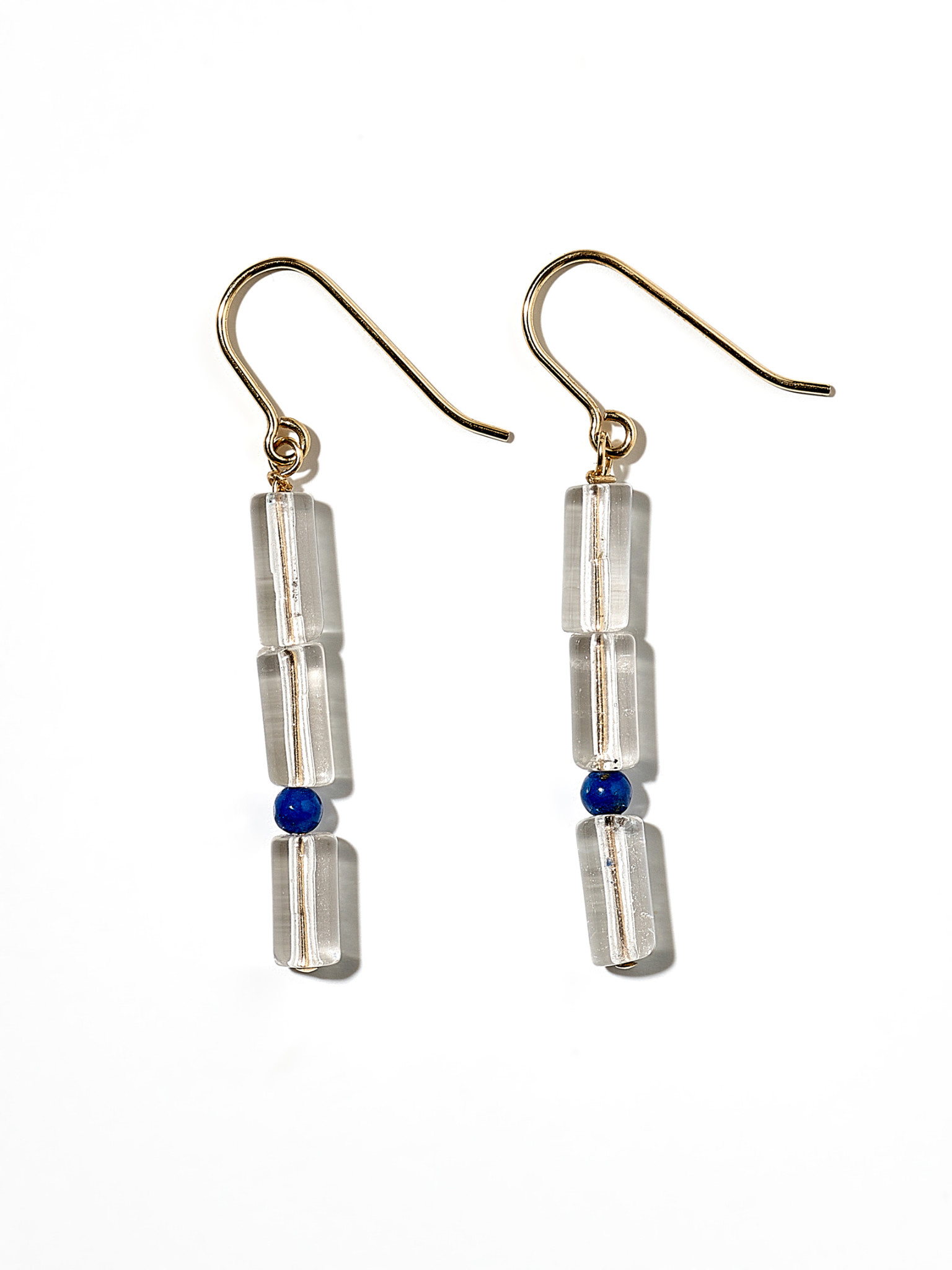 NOUVEL ÉTÉ SABINA, Ohrhänger, 14-karat gold filled, Bergkristall und kleiner Lapis Lazuli