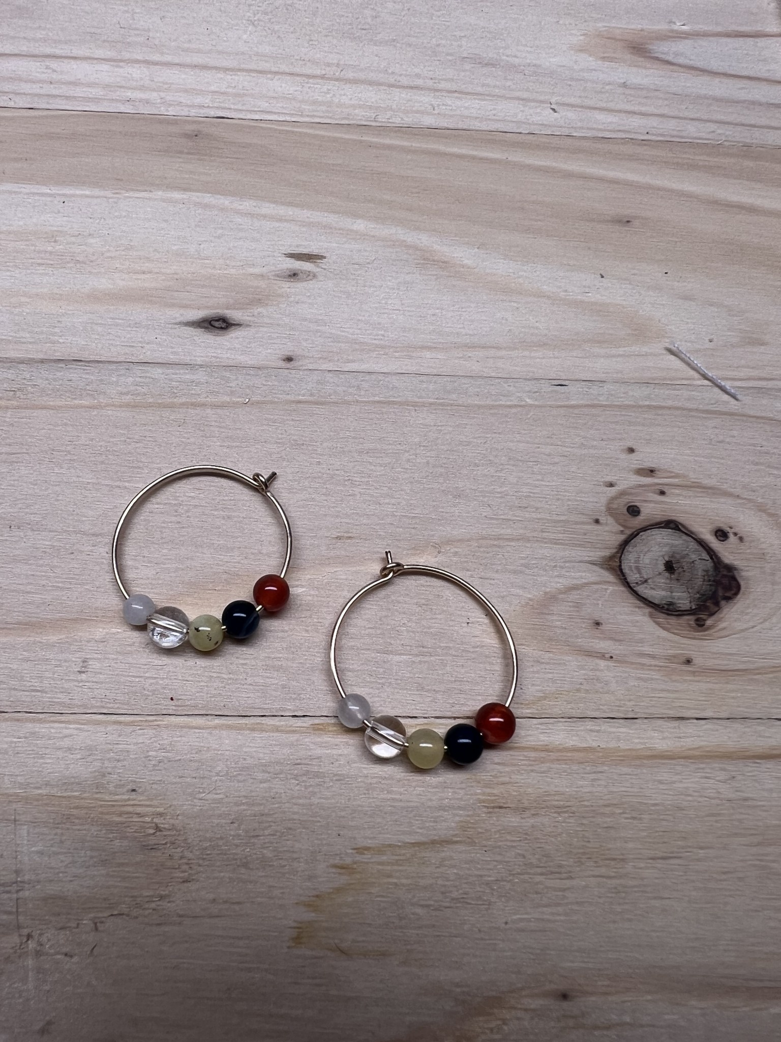 NOUVEL ÉTÉ EMMA, Kreolen, 14K gold filled, verschiedene Edelsteine