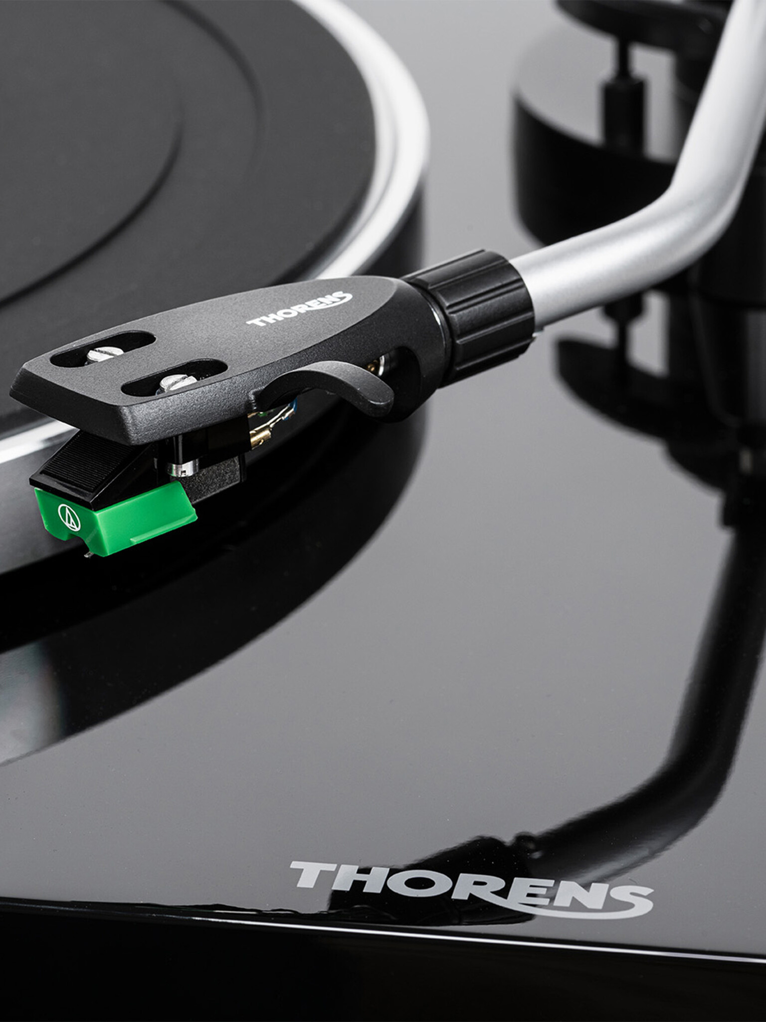 THORENS Plattenspieler TD-204 manuell mit Phonovorstufe TP120 Tonarm