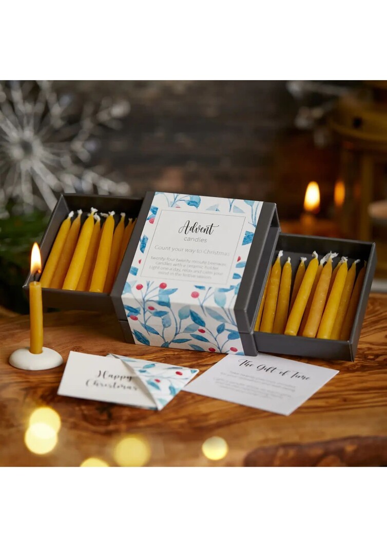 Advent Candles - 24 Mini Kerzen aus Bienenwachs mit zwei Keramikhaltern
