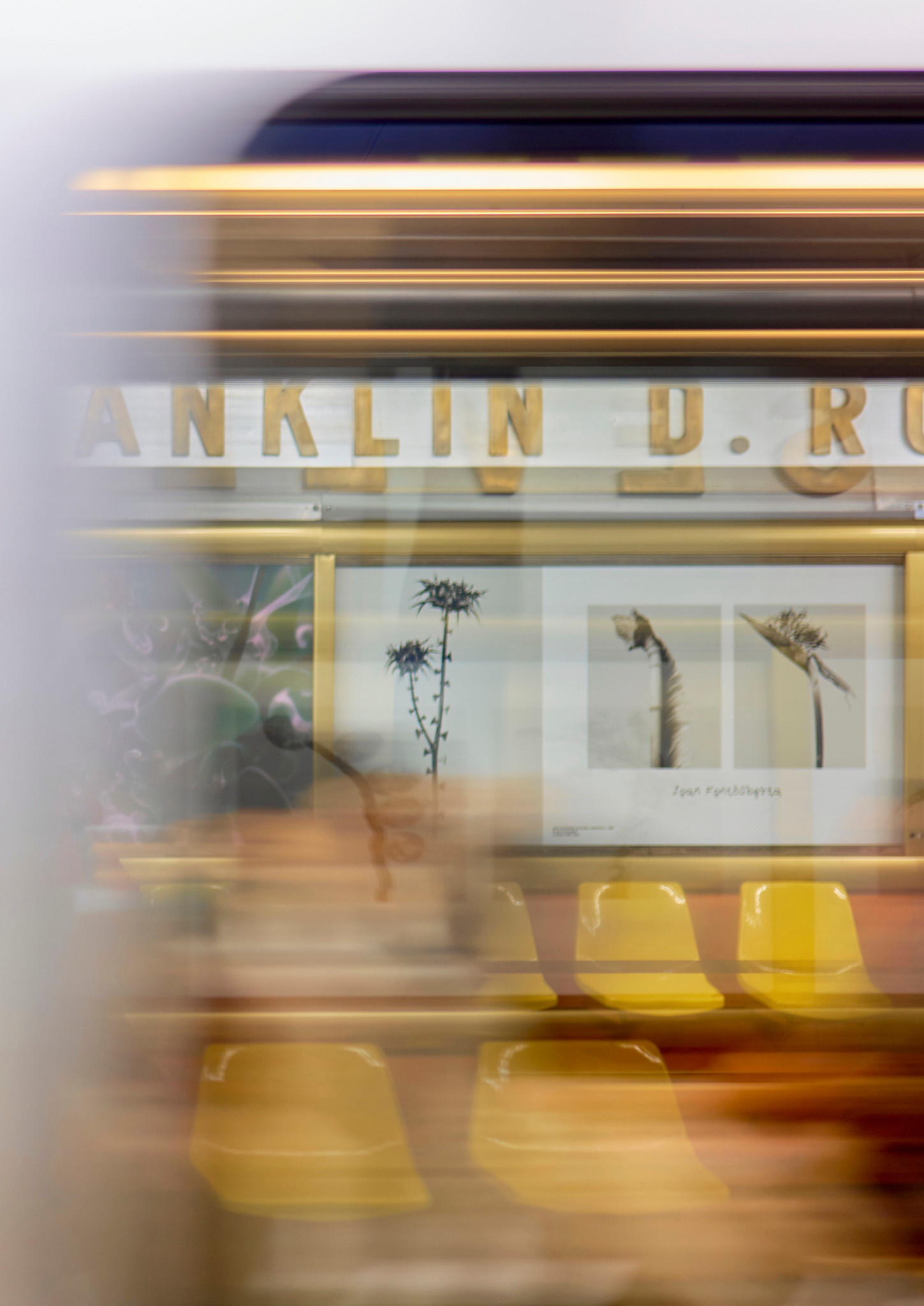 NOUVEL ÉTÉ Fine Art Print CHAISES JAUNES N°6 in verschiedenen Formaten