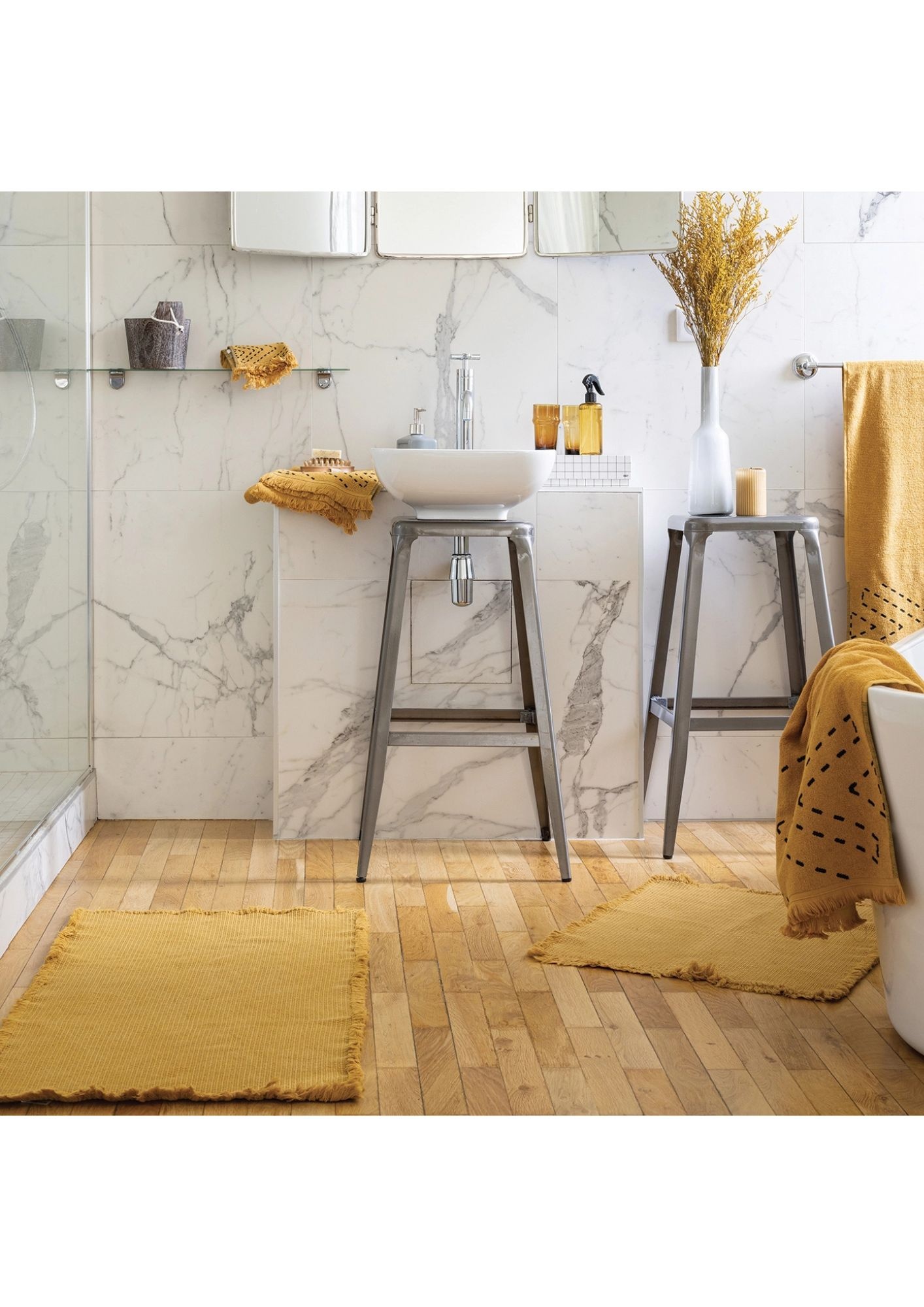 Badezimmerteppich / Teppich mit Fransen 54 x 64cm