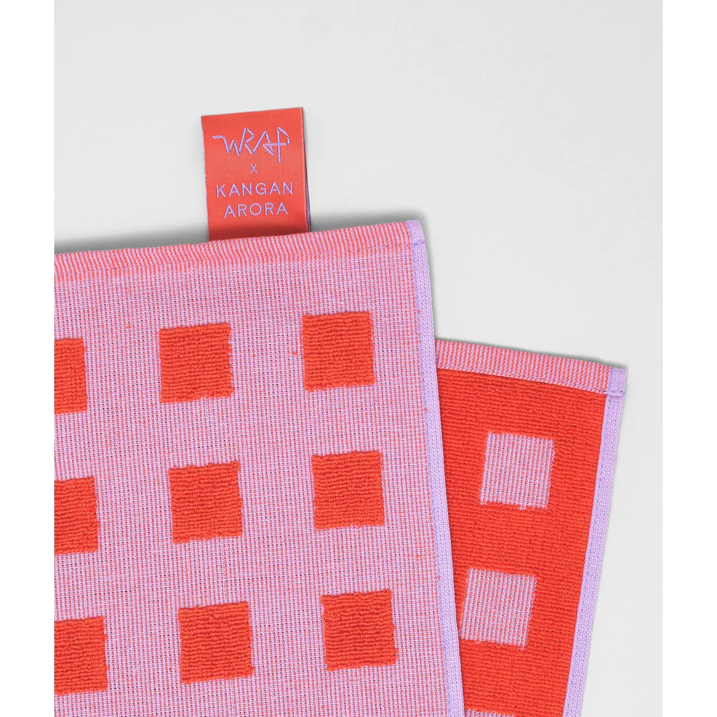 WRAP Geschirrtuch Lila mit roten Quadraten
