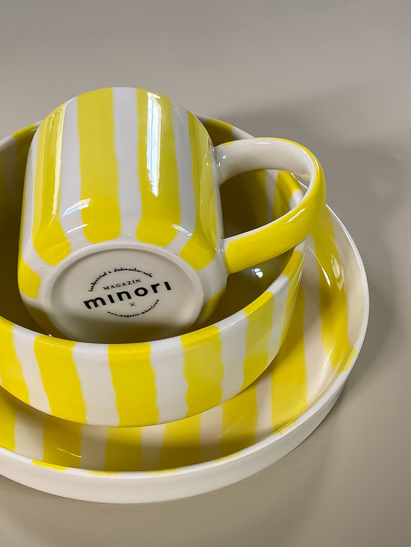MAGAZIN MINORI Tasse mit Henkel Stripes - spiaggia yellow