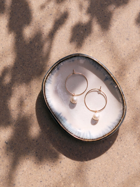 NOUVEL ÉTÉ NORA, Kreolen klein, 14-karat gold filled, Süsswasser Zuchtperle