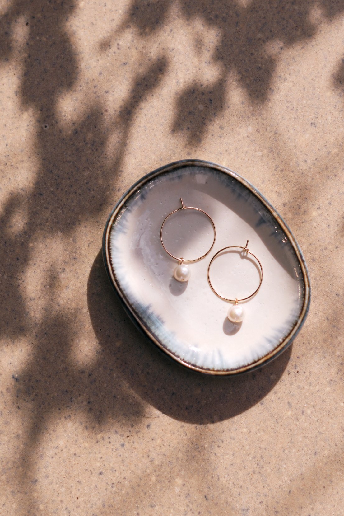 NOUVEL ÉTÉ NORA, Kreolen klein, 14-karat gold filled, Süsswasser Zuchtperle