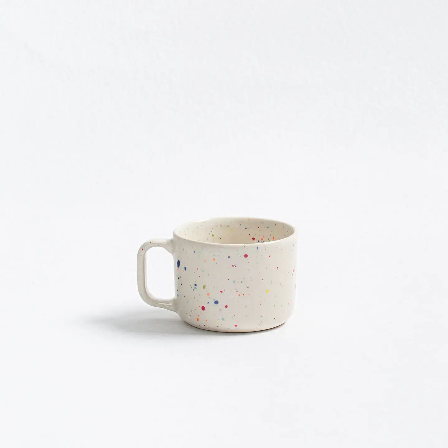 EGG BACK HOME Tasse mit Henkel beige mit bunten Sprenkeln