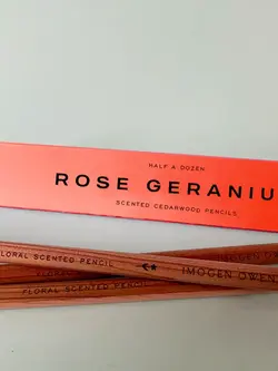 IMOGEN OWEN 6 Duftende Bleistifte – Rose Geranium