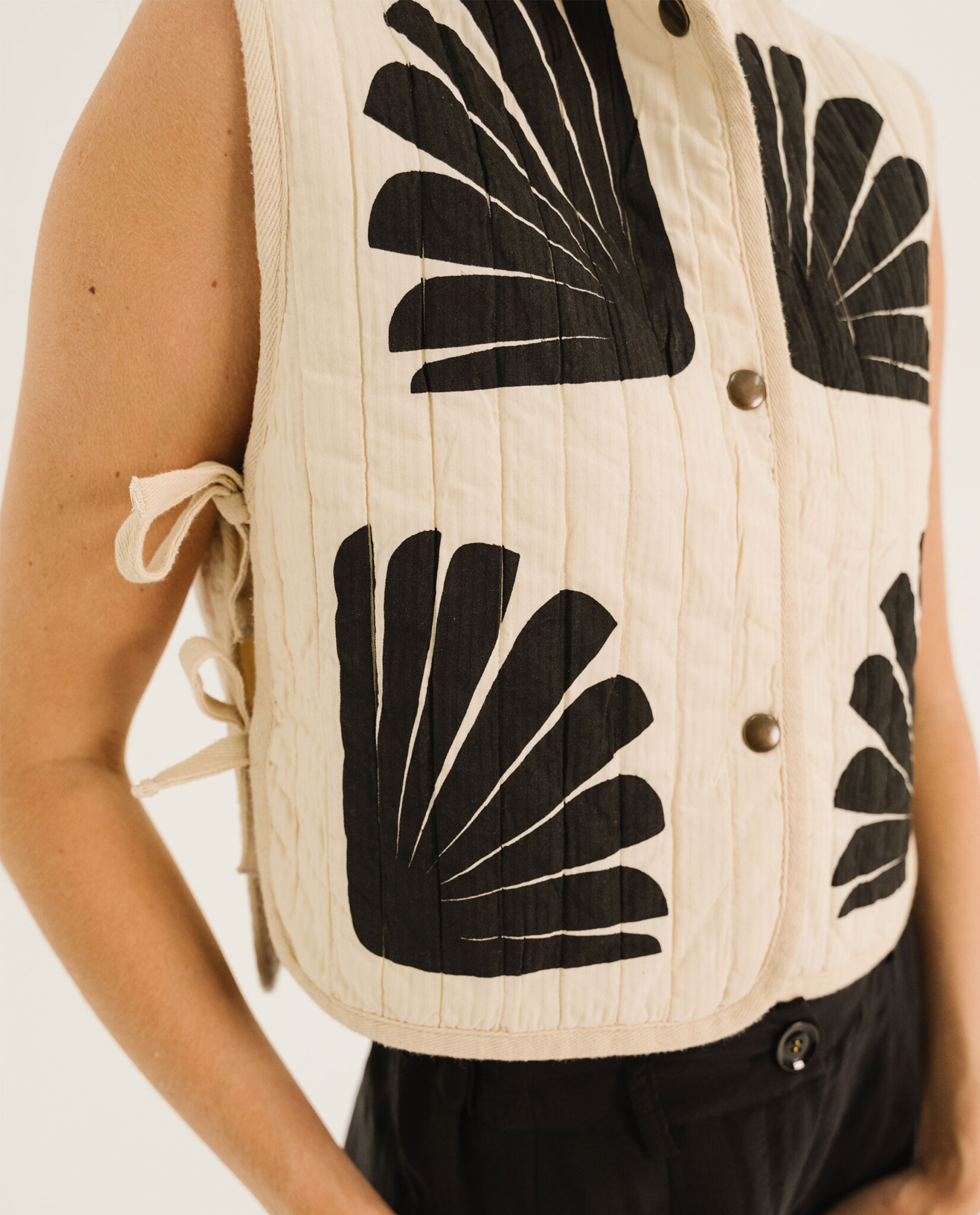 TINSELS Gilet EAST. MERINGUE