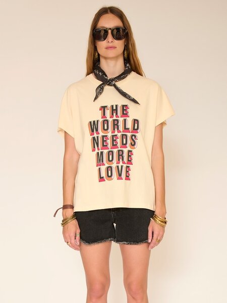 MKT STUDIO T-Shirt – THE WORLD NEEDS MORE LOVE