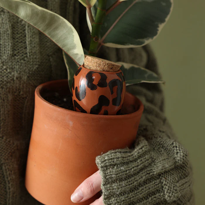 PEPIN. OYA Wasserspender aus Terrakotta –  Leopardenmuster