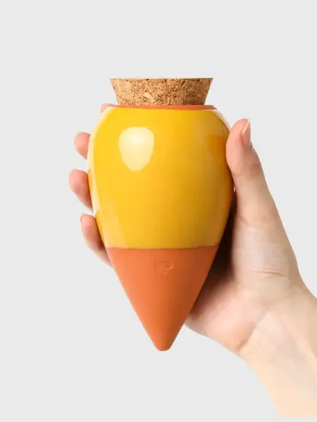 PEPIN. OYA Wasserspender aus Terrakotta –  Senfgelb