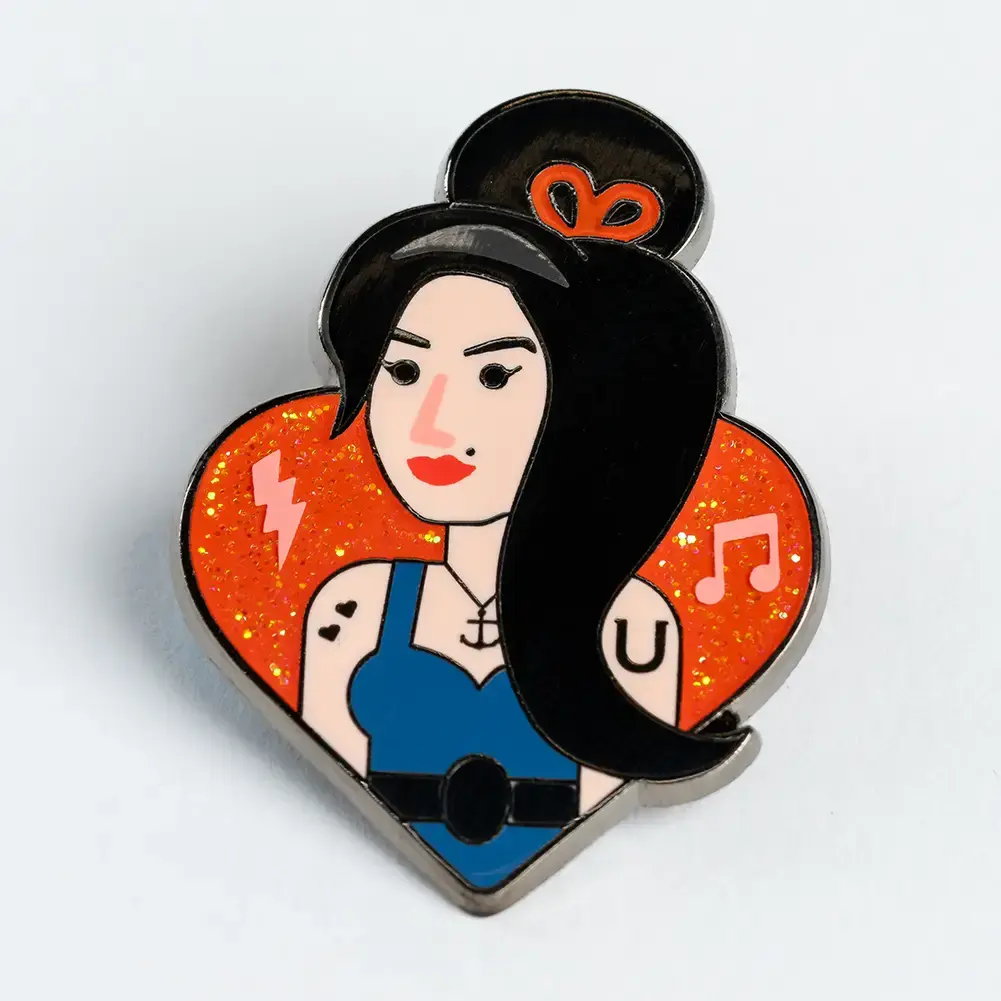 COLLECTABLE CITIES Emaille Pin – Amy Winehouse