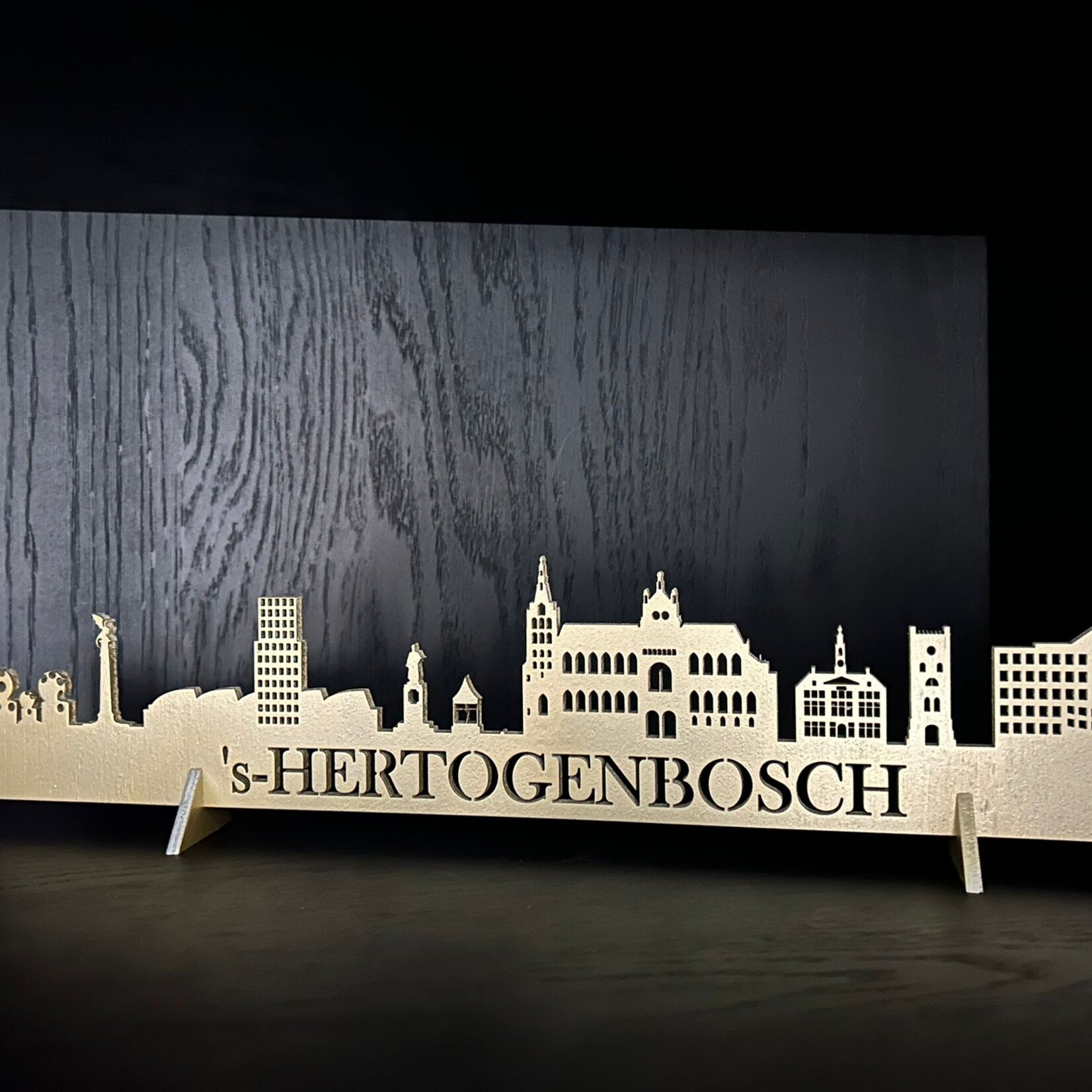 Bij Lien skyline s'-Hertogenbosch  Uit hout gesneden