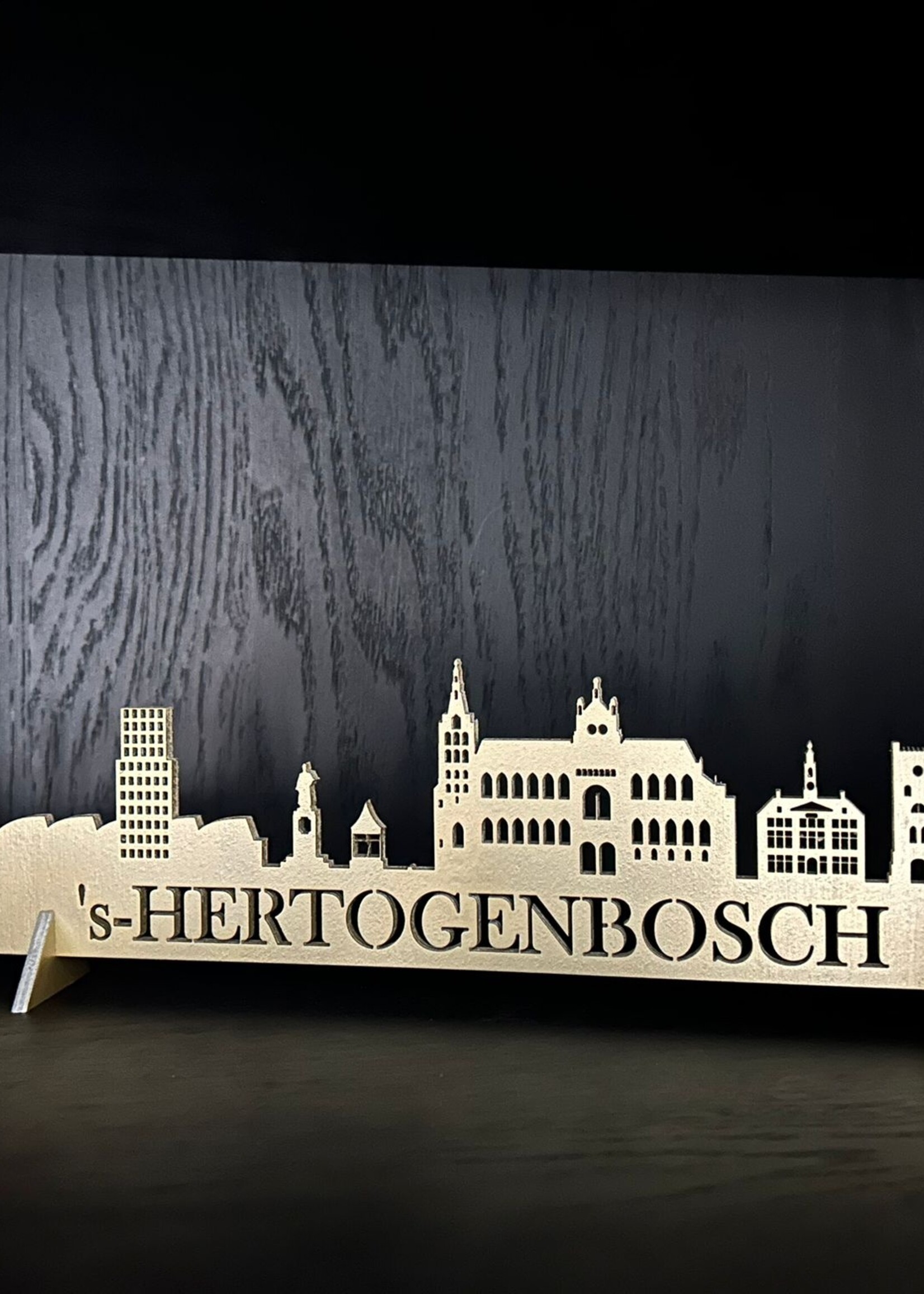 Bij Lien skyline s'-Hertogenbosch  Uit hout gesneden