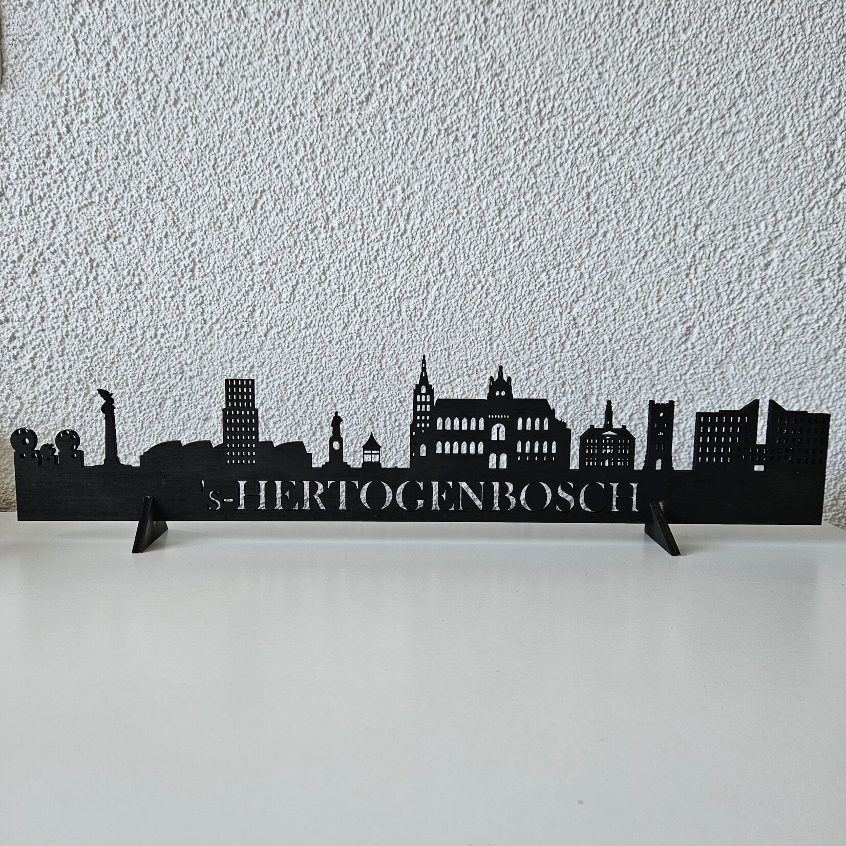 Bij Lien skyline s'-Hertogenbosch Zwart  Uit het juist hout gesneden