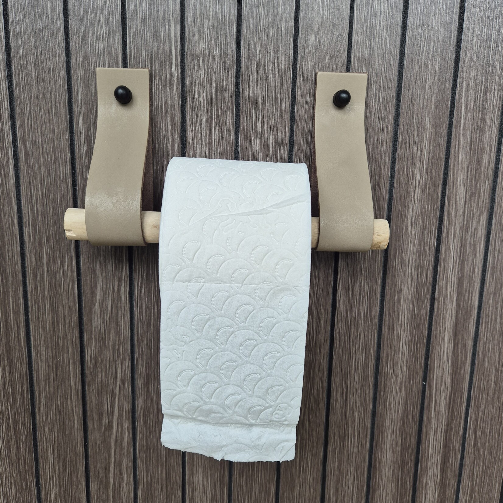 Bij Lien Leren toiletrol houder taupe 4cm breed en 30cm lang