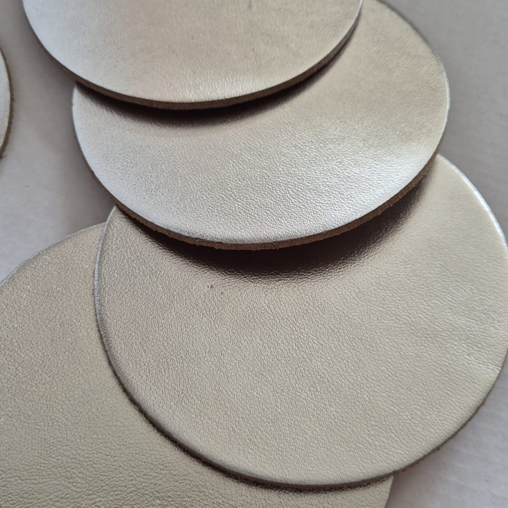 Bij Lien leren onderzetters zilver rond set van 6 stuks