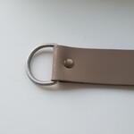 Bij Lien Gordijn embrasse leer 3 cm Taupe