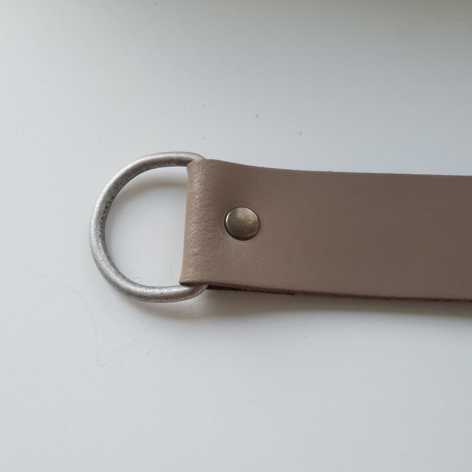 Bij Lien Gordijn embrasse leer 3 cm Taupe