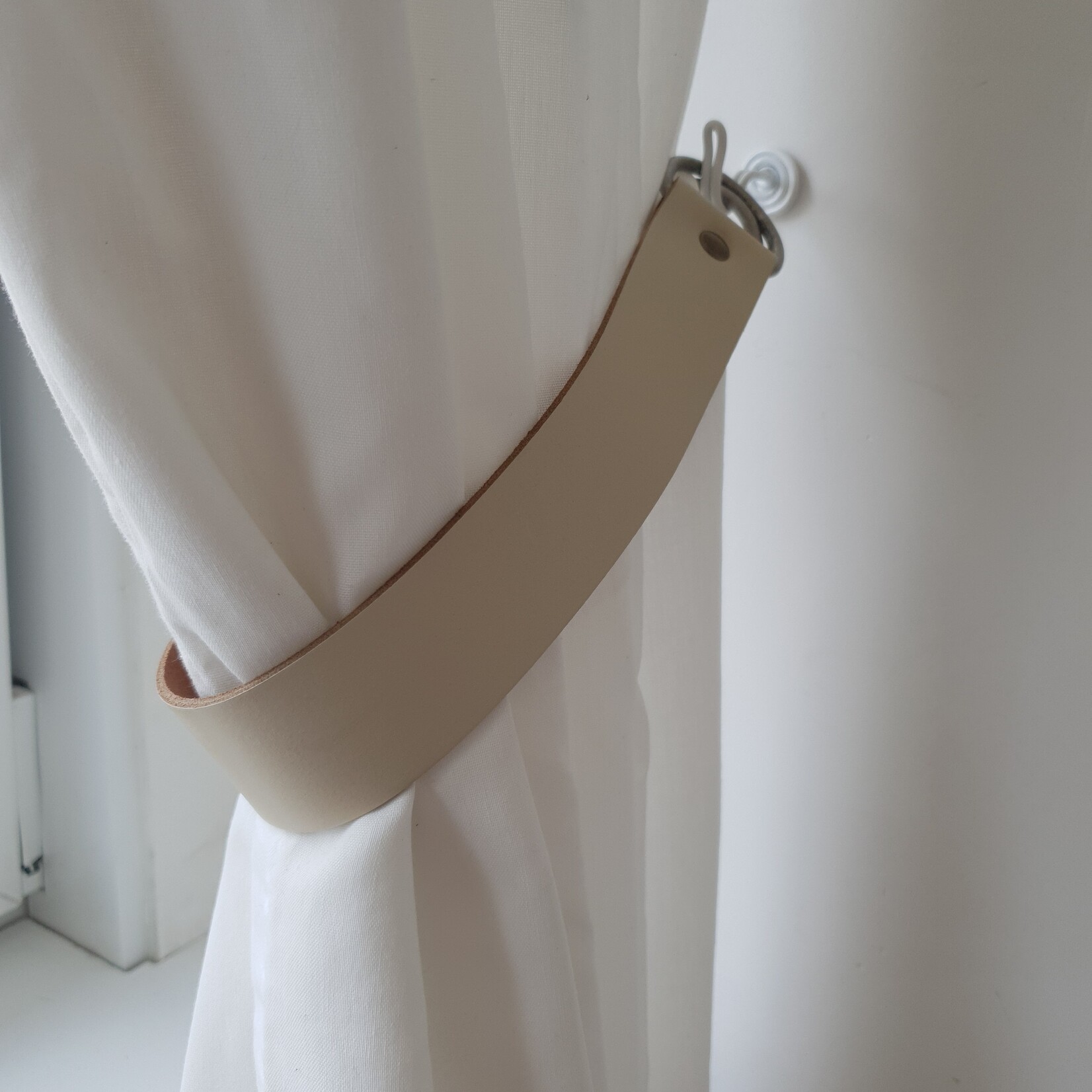 Bij Lien Gordijn embrasse leer 4 cm Taupe