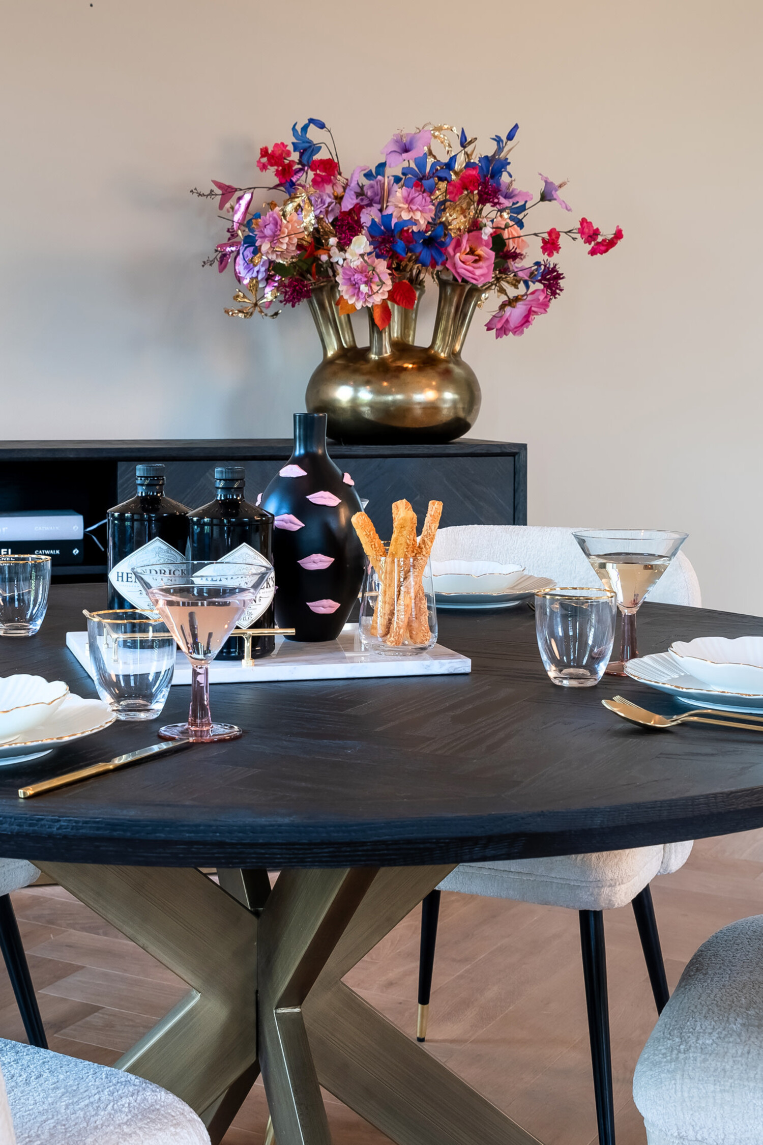 Richmond Interiors Eettafel Blackbone messing Ø140 cm rustiek zwart