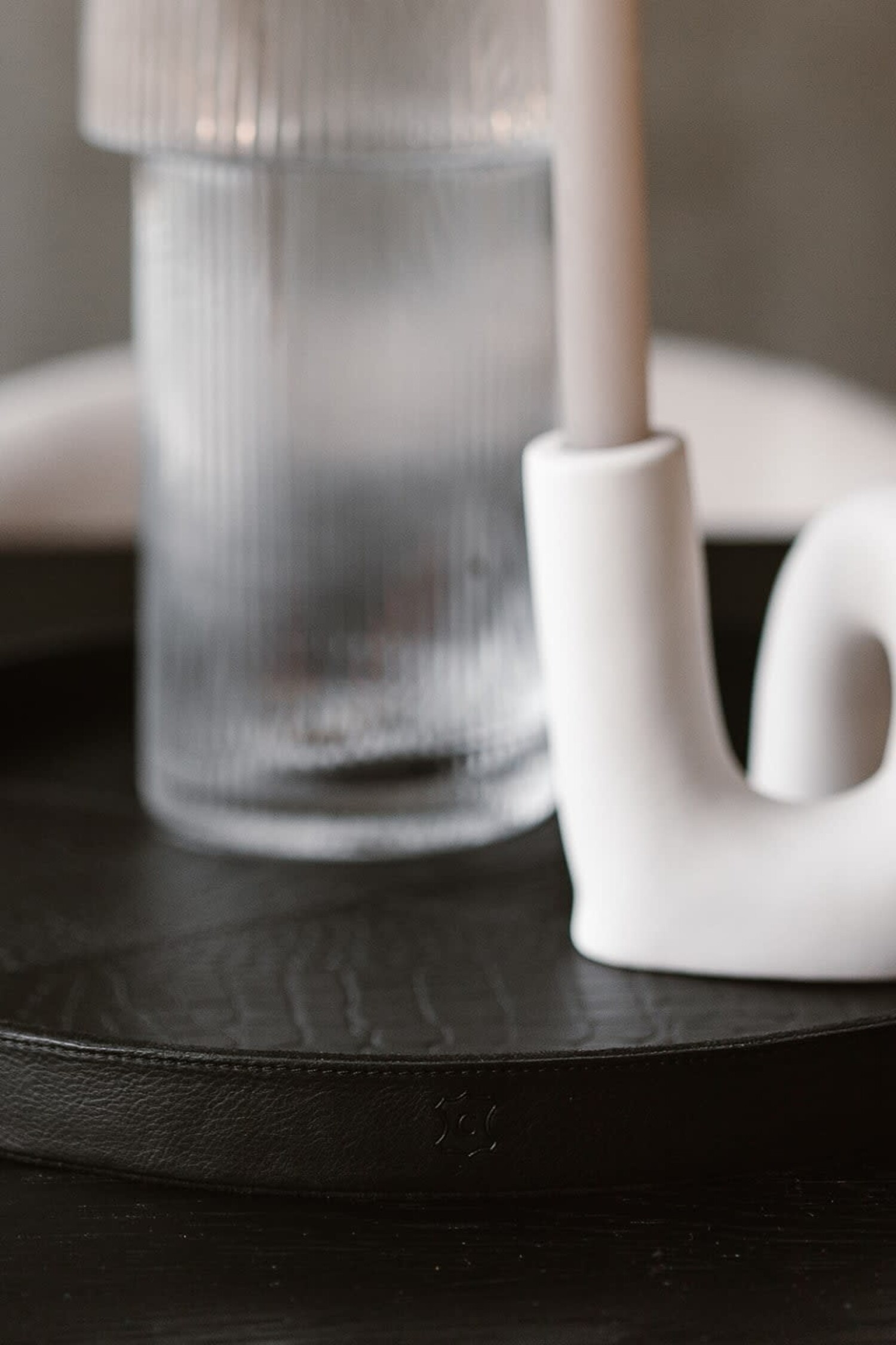 Chamada Decoratief dienblad leren tray rond Merel zwart L