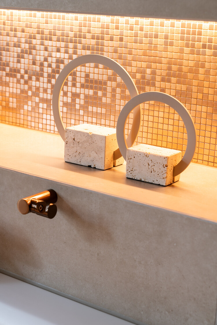 Bombyxx Ornament Kalmar Mini Travertine Aluminium Small
