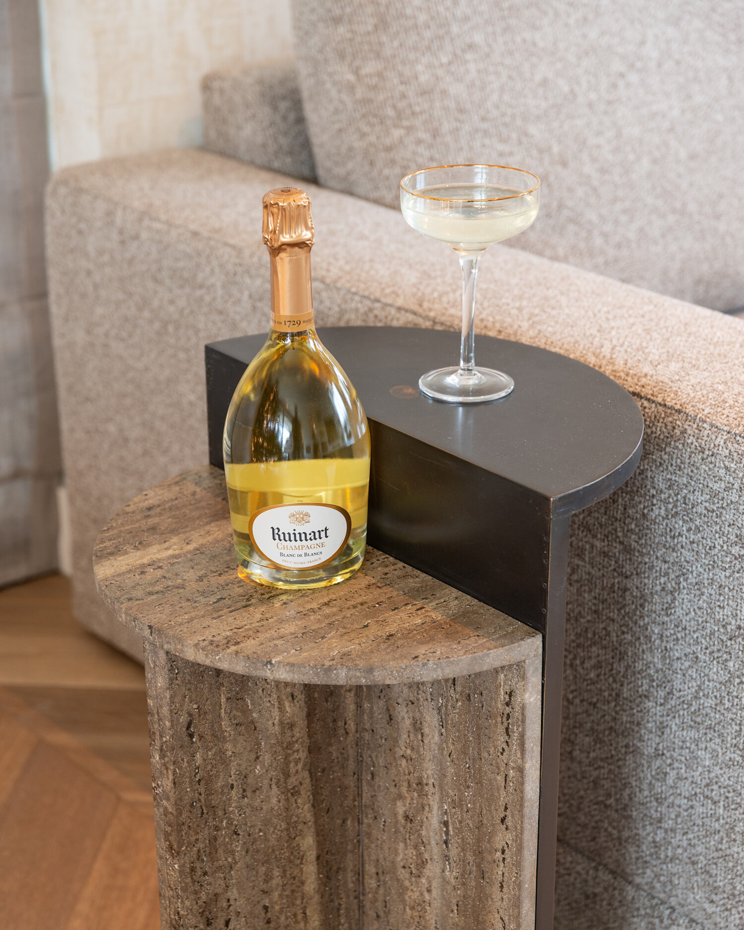 Richmond Interiors Bijzettafel Russo bruin travertine