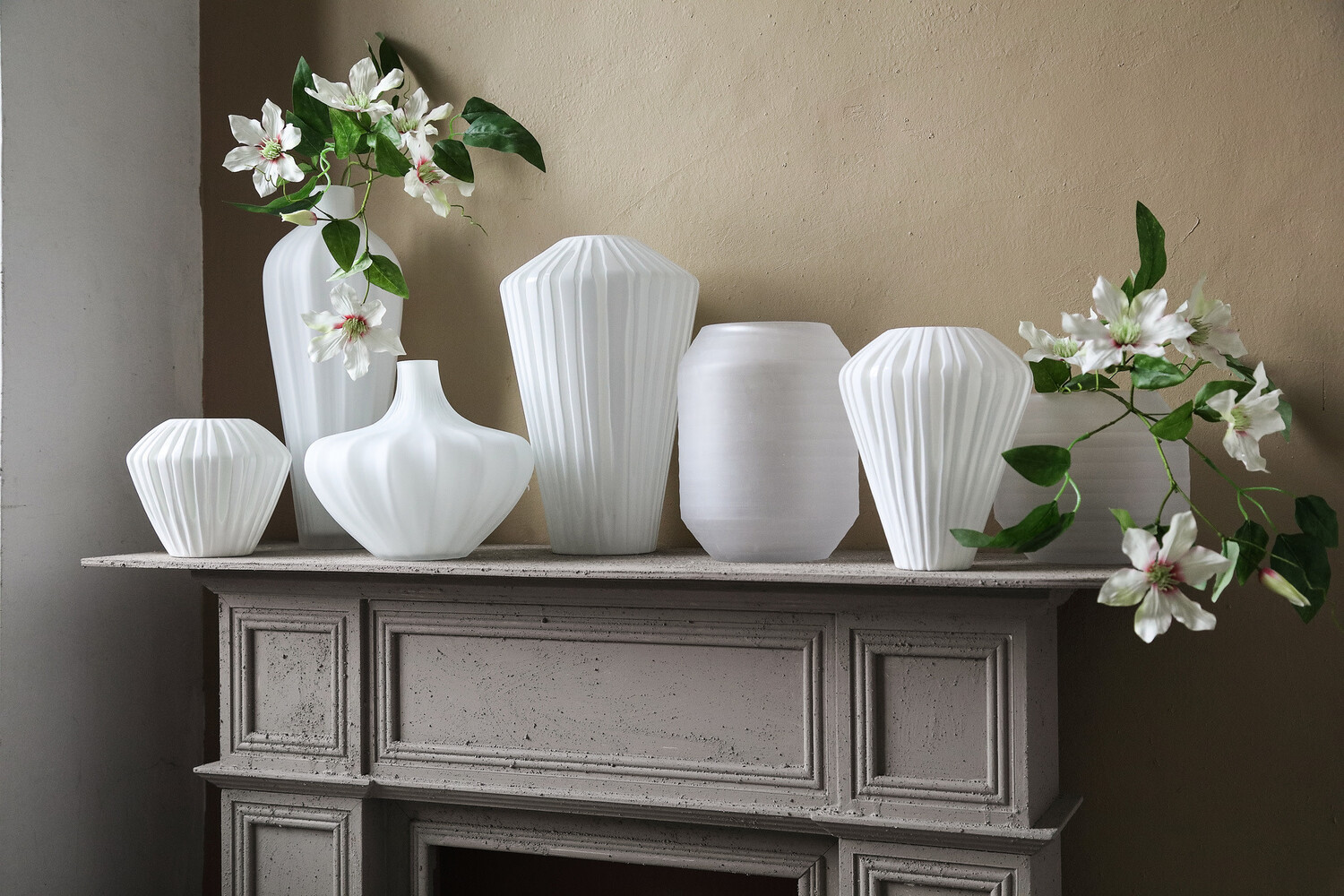 PTMD Collection Ireka White vaas handgesneden hoekig glas rond Medium