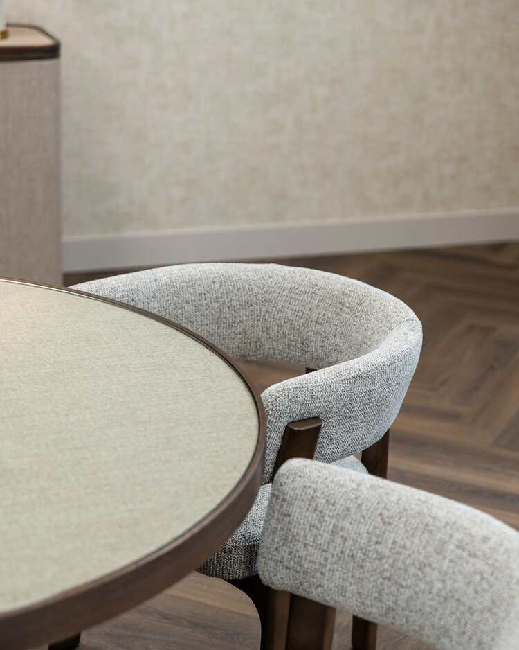 Richmond Interiors Eettafel Willox met glasplaat bruin eiken linnen Ø130 cm