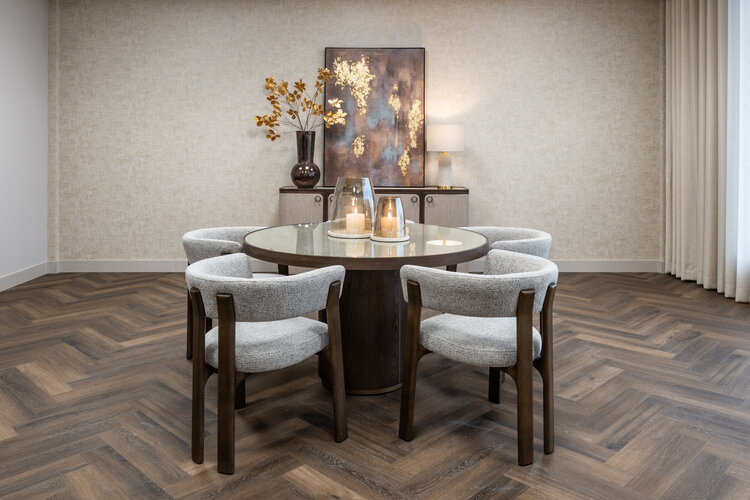 Richmond Interiors Eettafel Willox met glasplaat bruin eiken linnen Ø130 cm