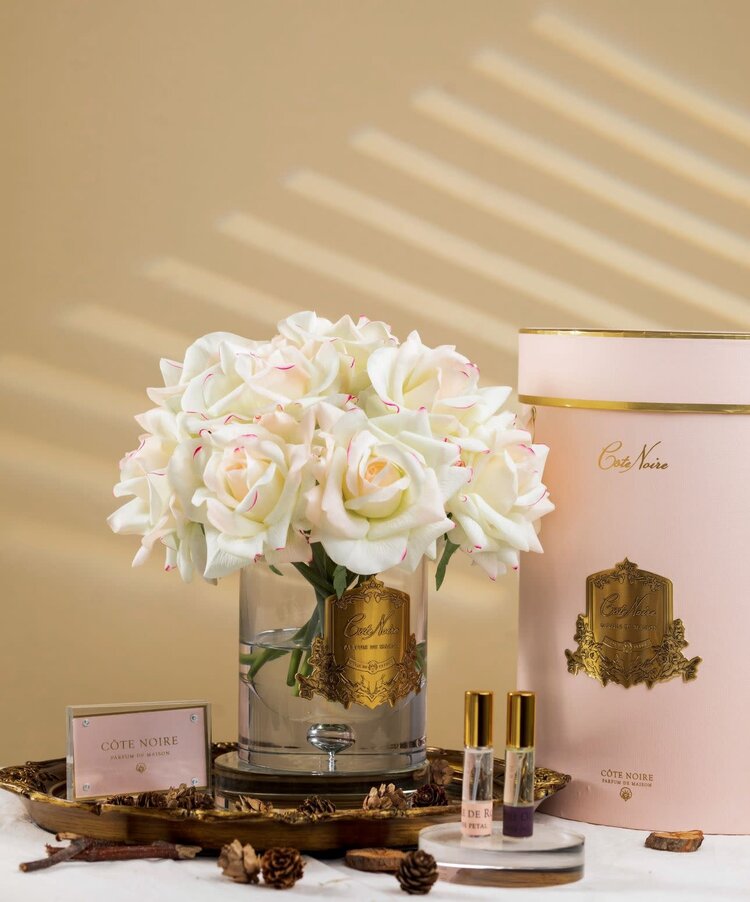 Côte Noire Luxury Grand Bouquet Pink Blush Roses Gold Badge Pink Box